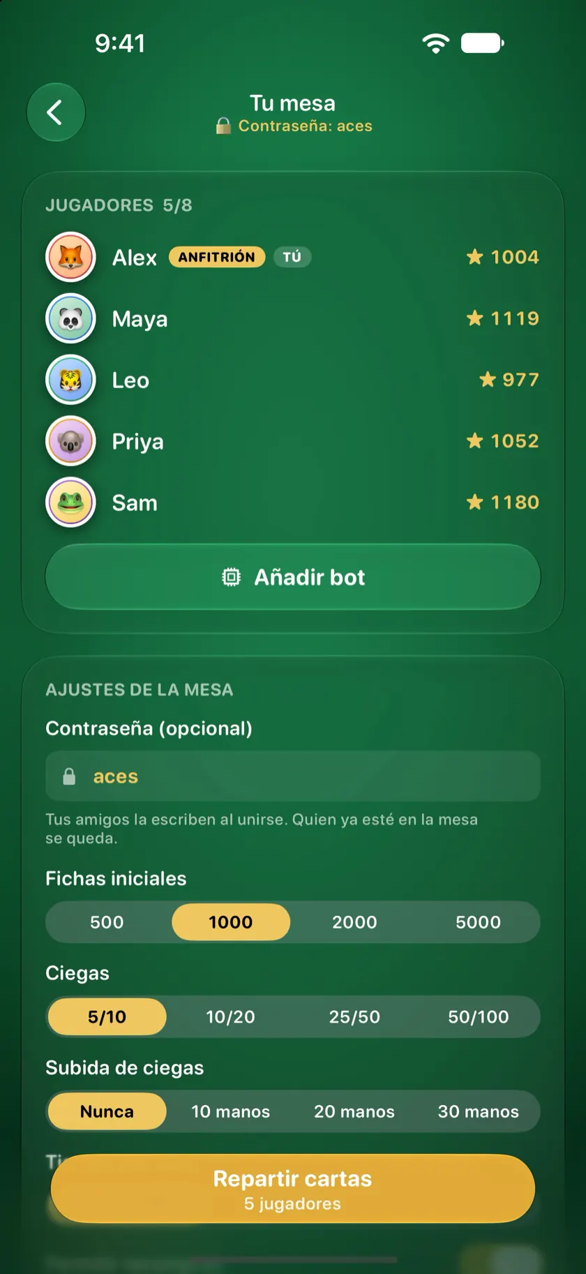 La sala de espera del anfitrión con cinco jugadores sentados y los ajustes de la mesa